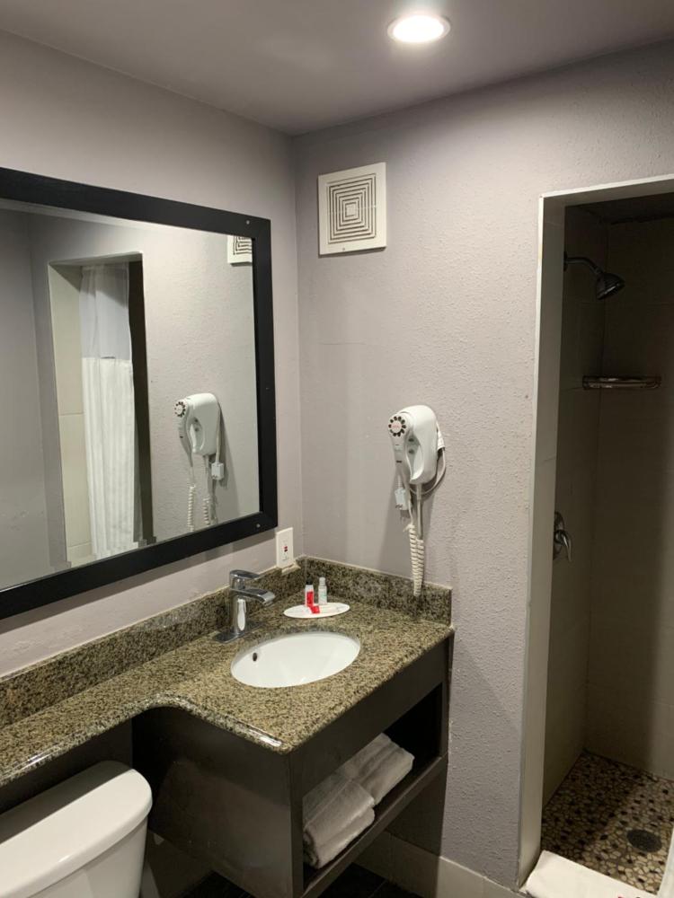 Queen Room - Non-Smoking interior